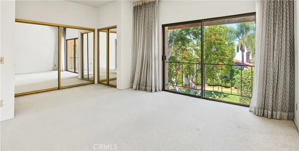 22269 Erwin Woodland Hills, CA 91367