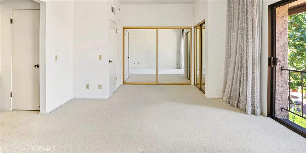 22269 Erwin Woodland Hills, CA 91367