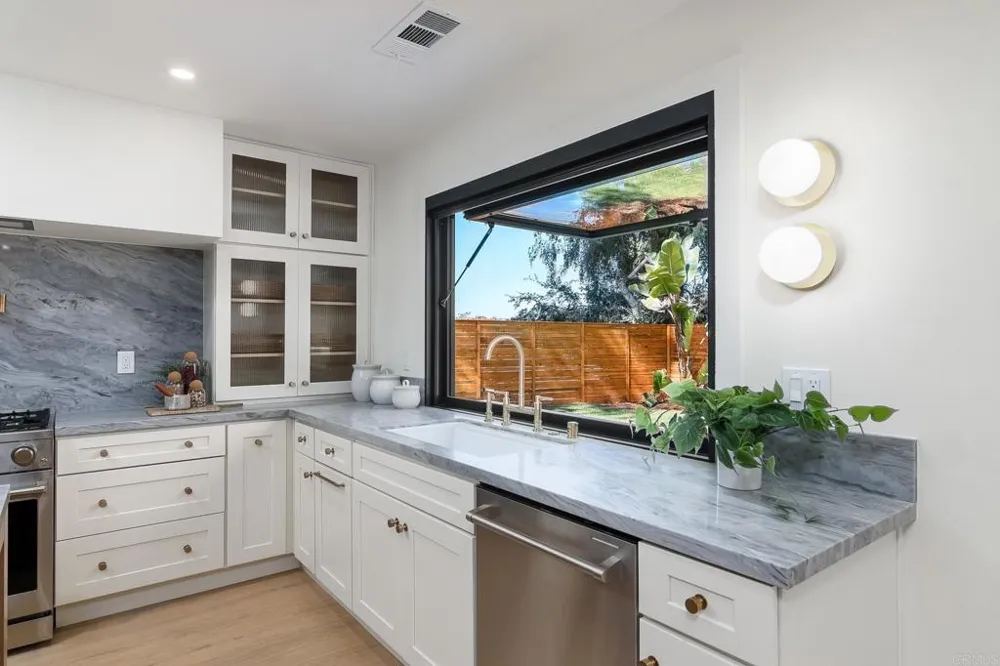 602 Fresca St Solana Beach, CA 92075
