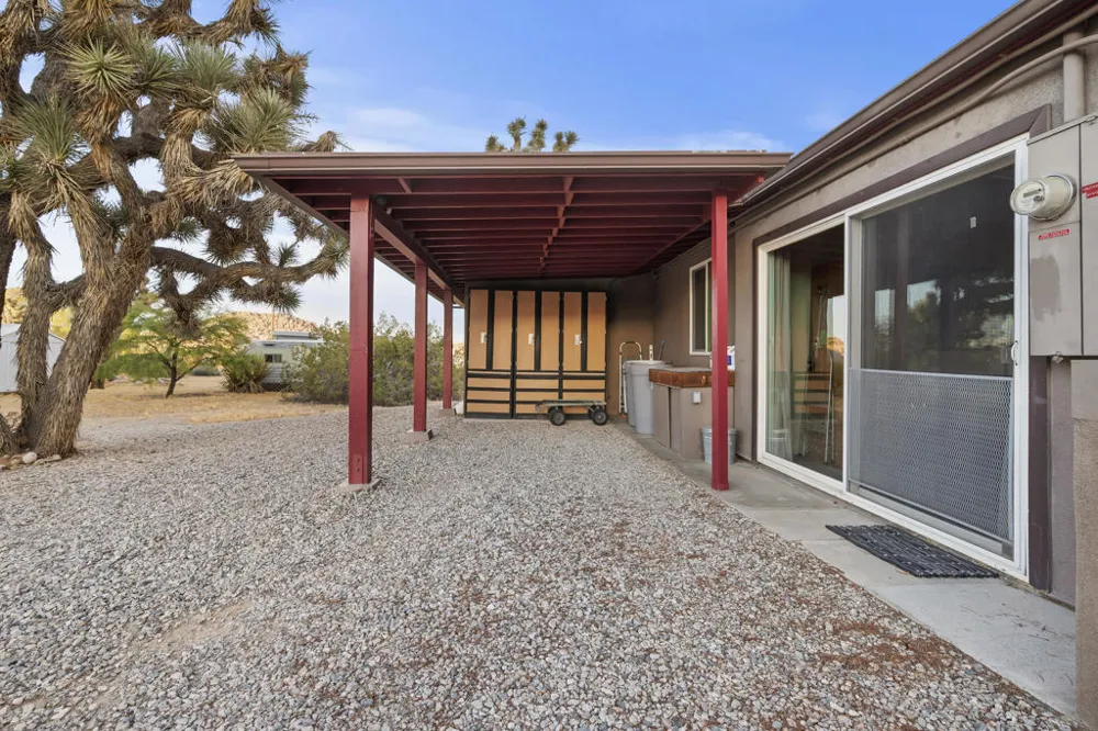 8427 Rock Haven Road Joshua Tree, CA 92252