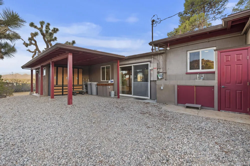 8427 Rock Haven Road Joshua Tree, CA 92252