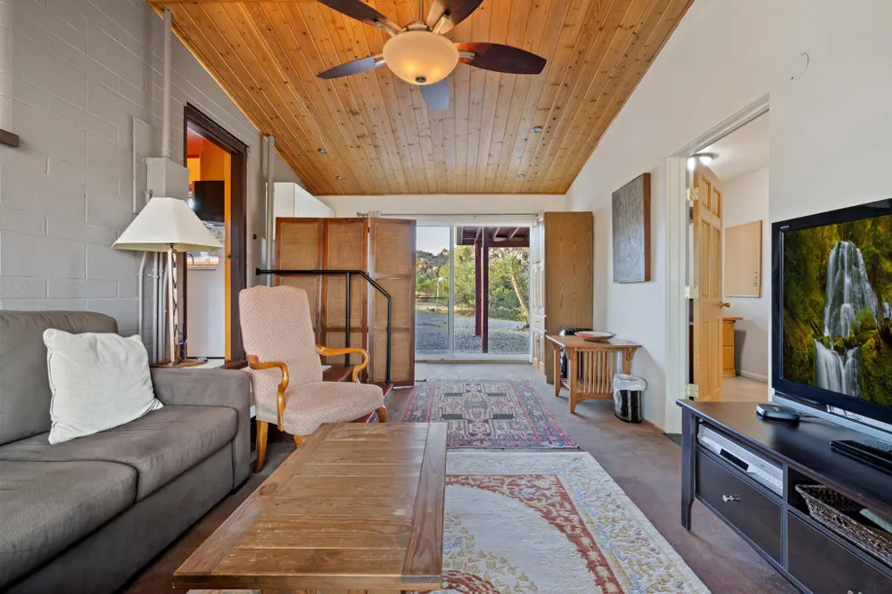 8427 Rock Haven Road Joshua Tree, CA 92252