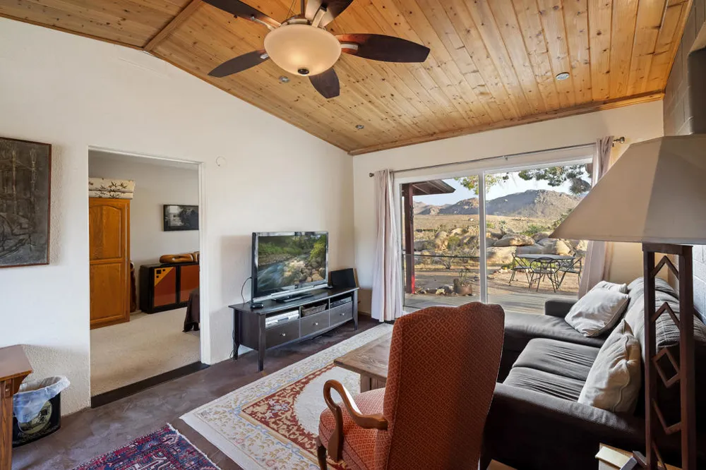 8427 Rock Haven Road Joshua Tree, CA 92252