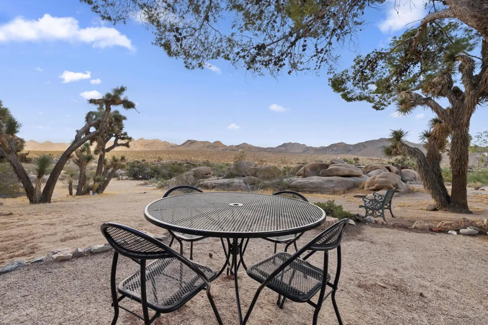 8427 Rock Haven Road Joshua Tree, CA 92252