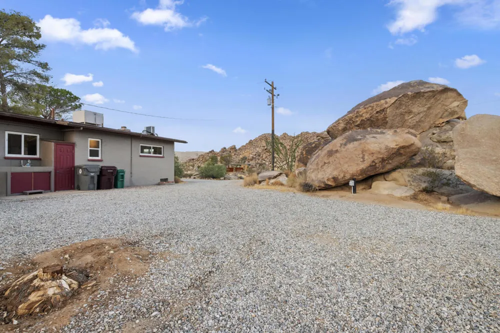 8427 Rock Haven Road Joshua Tree, CA 92252
