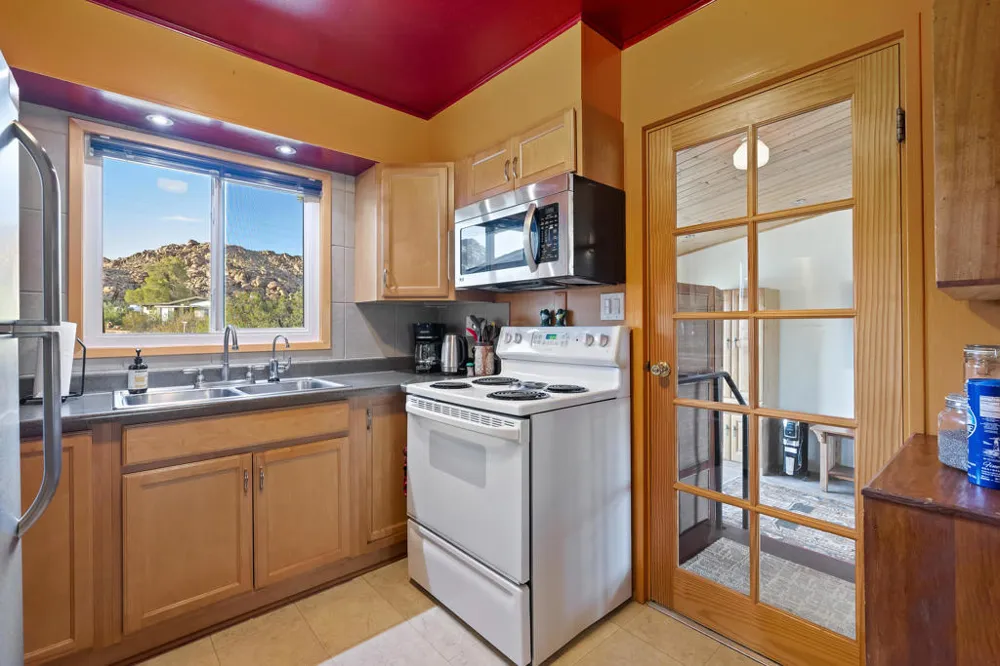8427 Rock Haven Road Joshua Tree, CA 92252