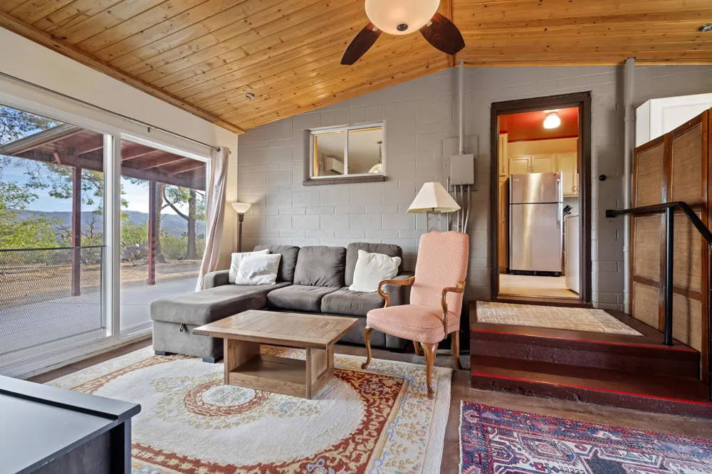8427 Rock Haven Road Joshua Tree, CA 92252