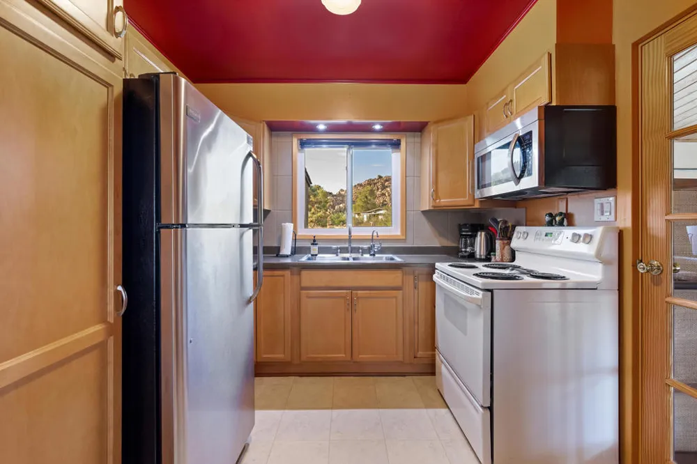 8427 Rock Haven Road Joshua Tree, CA 92252