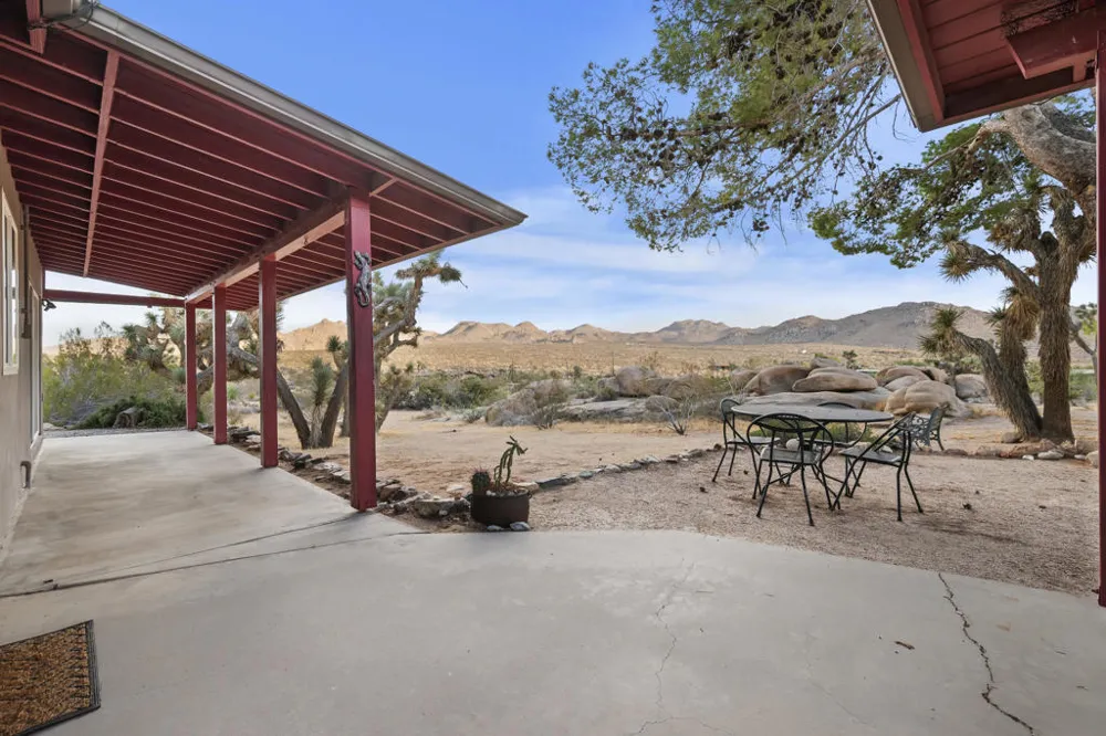 8427 Rock Haven Road Joshua Tree, CA 92252