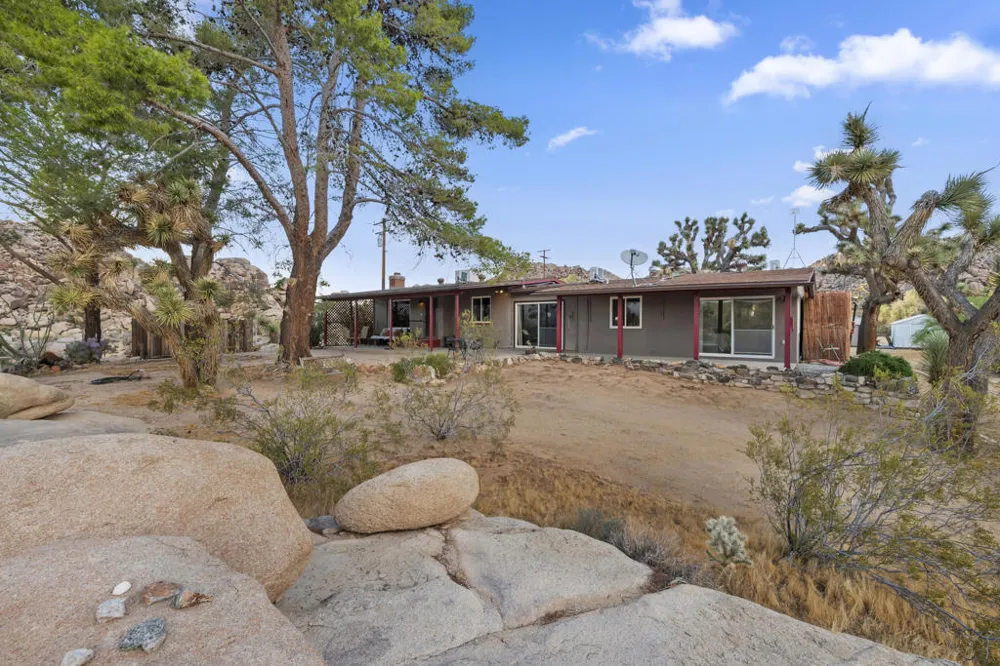 8427 Rock Haven Road Joshua Tree, CA 92252