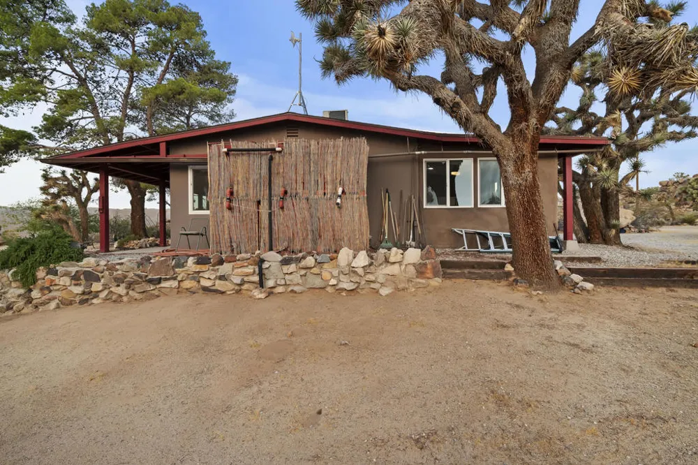 8427 Rock Haven Road Joshua Tree, CA 92252