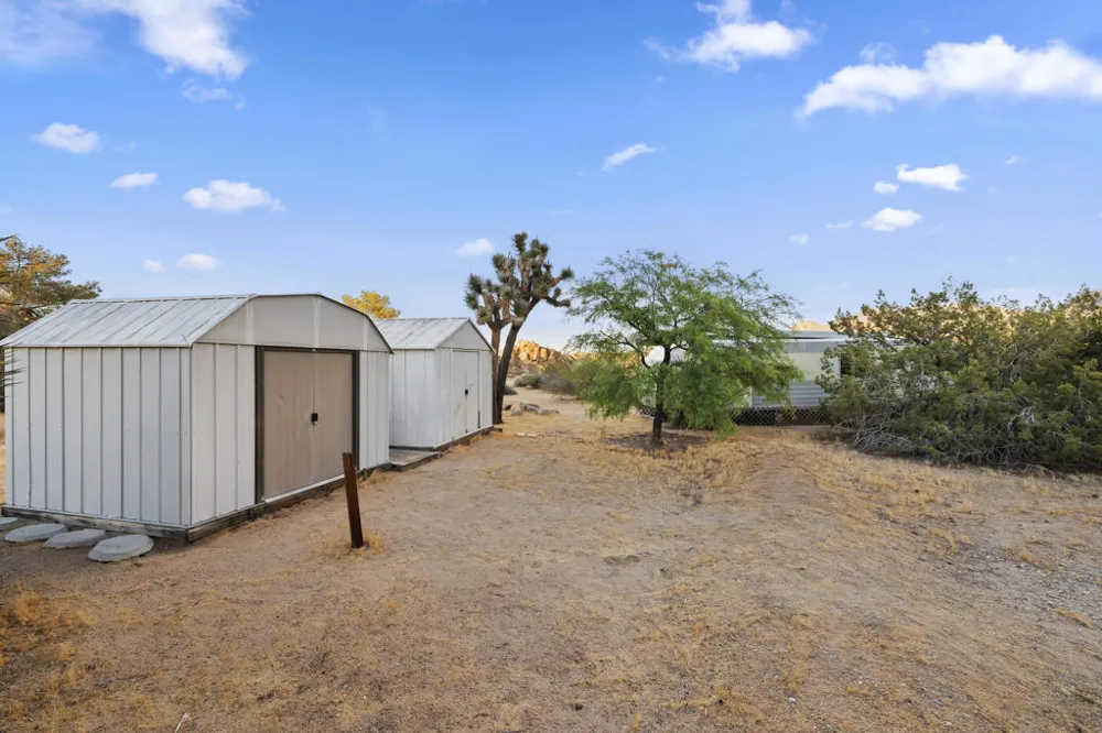 8427 Rock Haven Road Joshua Tree, CA 92252