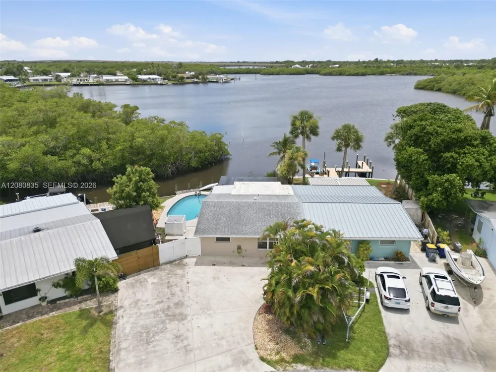 70 SW Hideaway Pl Stuart, FL 34994