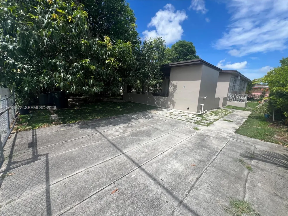 1190 NW 135th St North Miami, FL 33168