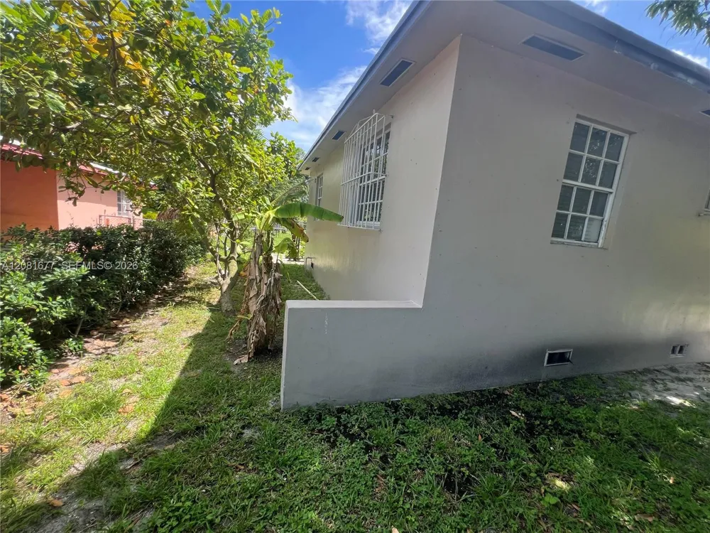 1190 NW 135th St North Miami, FL 33168
