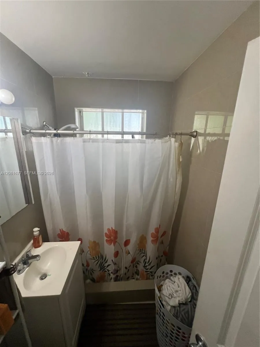 1190 NW 135th St North Miami, FL 33168