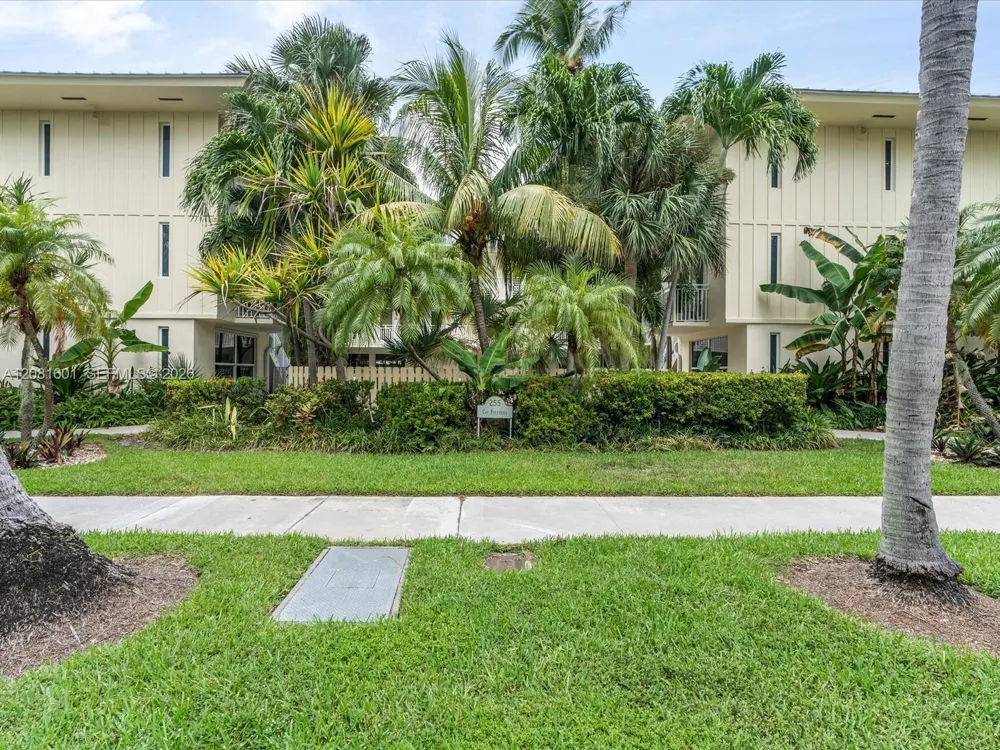 255 Sunrise Dr #307 Key Biscayne, FL 33149
