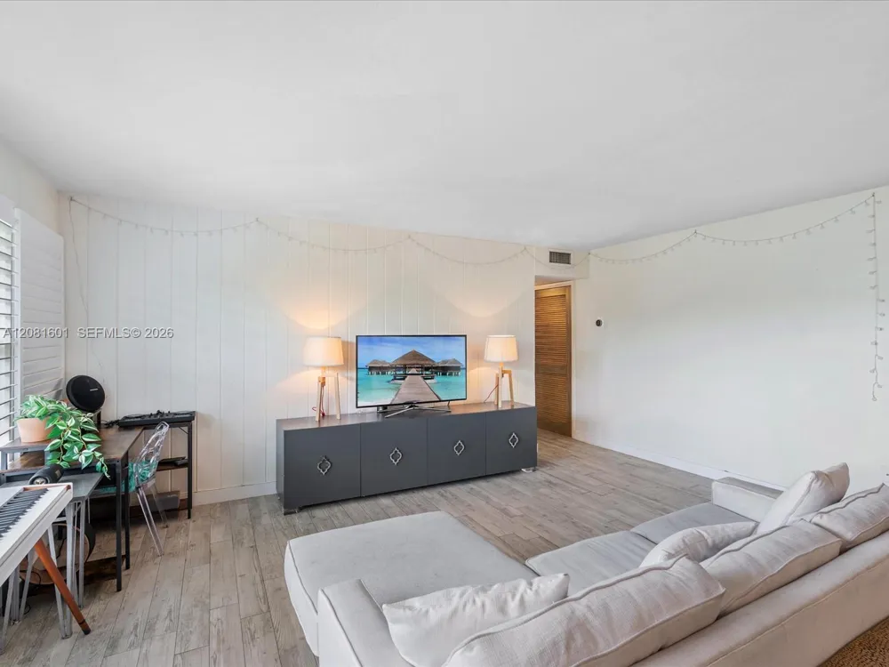 255 Sunrise Dr #307 Key Biscayne, FL 33149