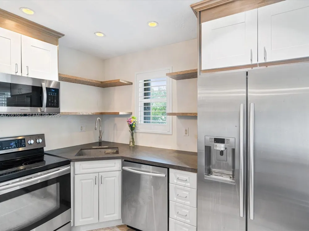 255 Sunrise Dr #307 Key Biscayne, FL 33149