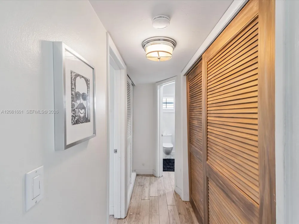 255 Sunrise Dr #307 Key Biscayne, FL 33149