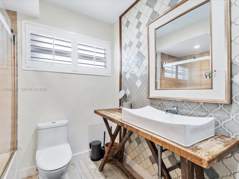 255 Sunrise Dr #307 Key Biscayne, FL 33149