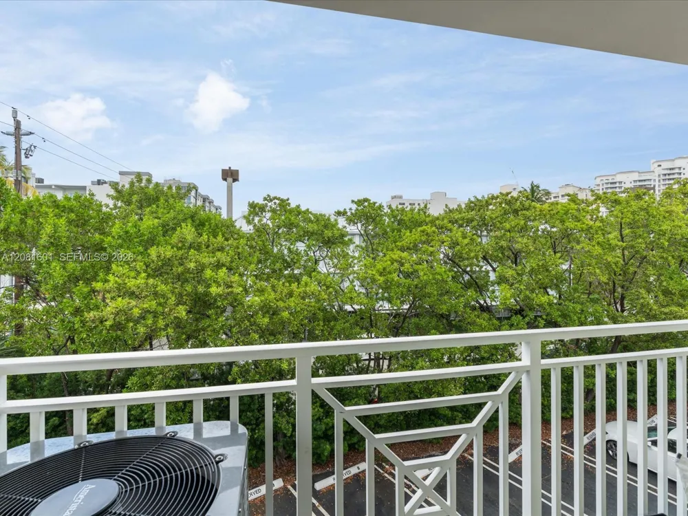 255 Sunrise Dr #307 Key Biscayne, FL 33149