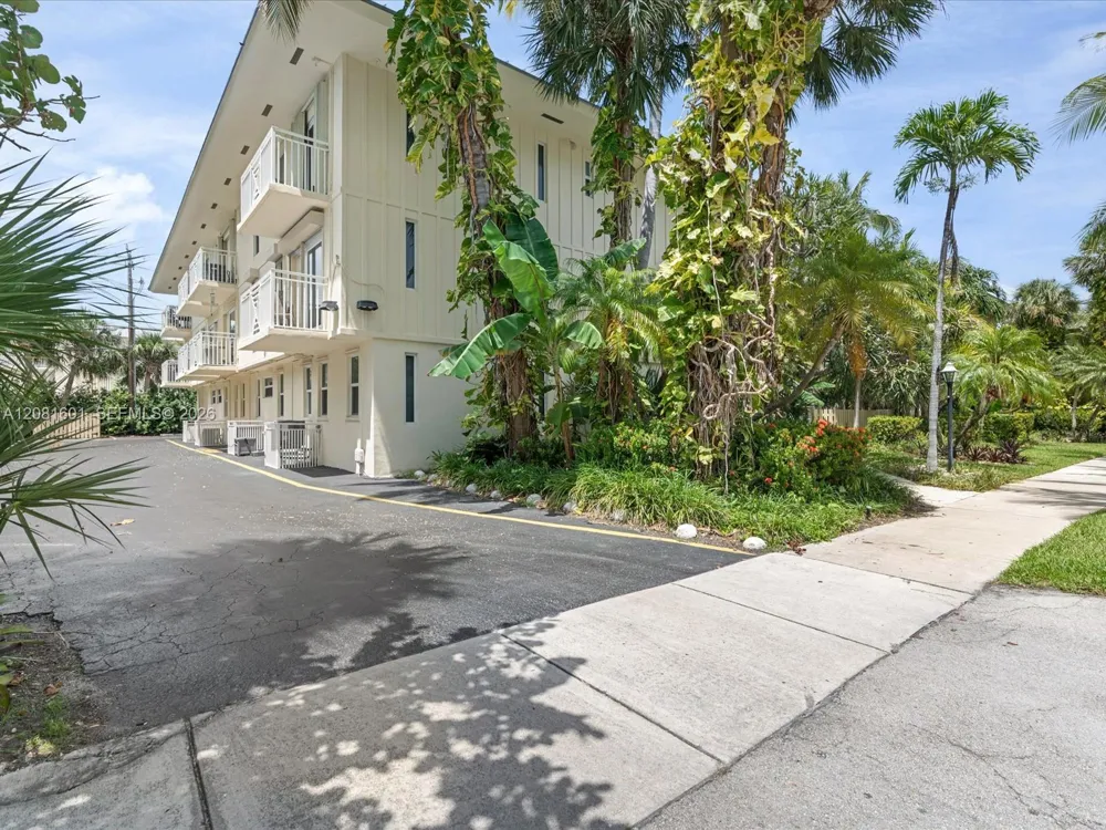 255 Sunrise Dr #307 Key Biscayne, FL 33149