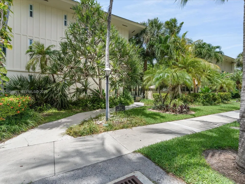 255 Sunrise Dr #307 Key Biscayne, FL 33149