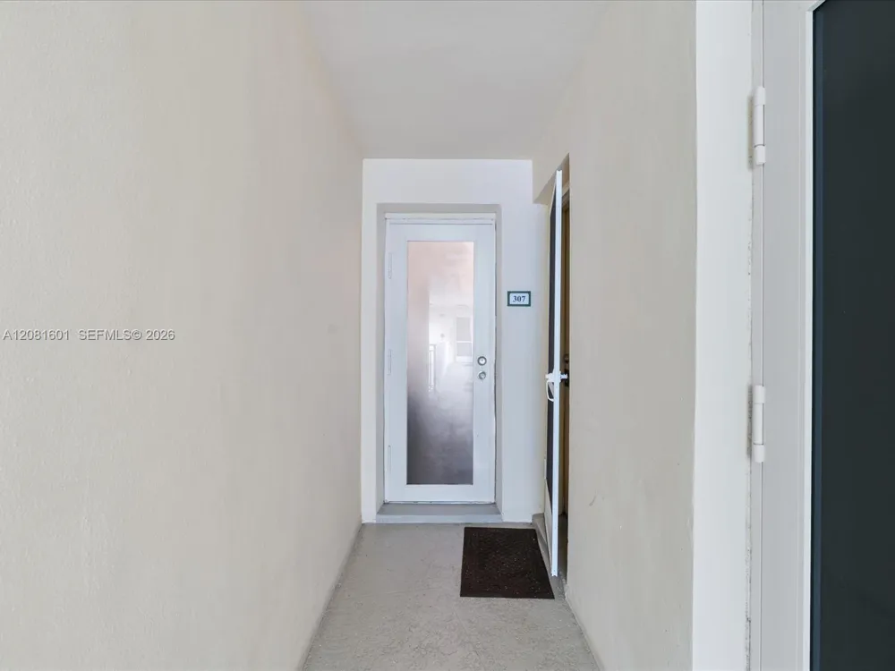255 Sunrise Dr #307 Key Biscayne, FL 33149