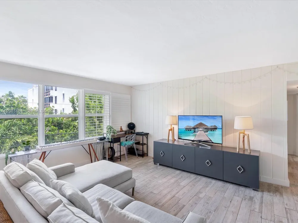 255 Sunrise Dr #307 Key Biscayne, FL 33149
