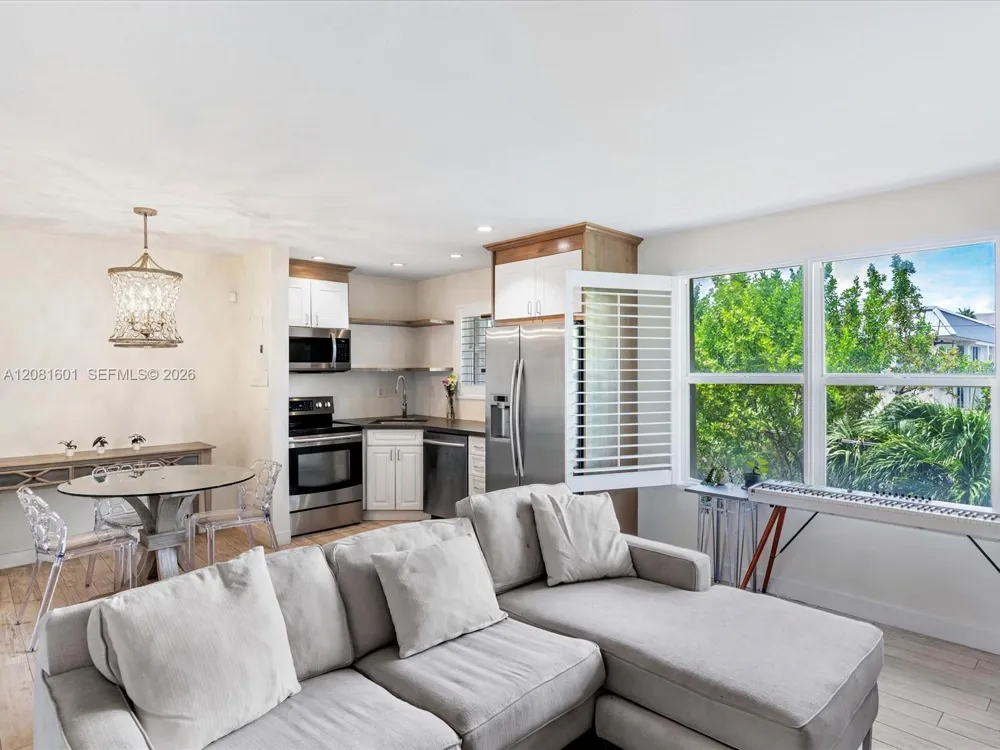 255 Sunrise Dr #307 Key Biscayne, FL 33149