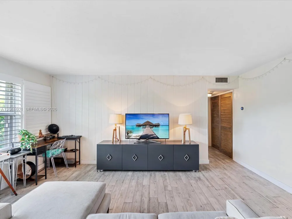 255 Sunrise Dr #307 Key Biscayne, FL 33149