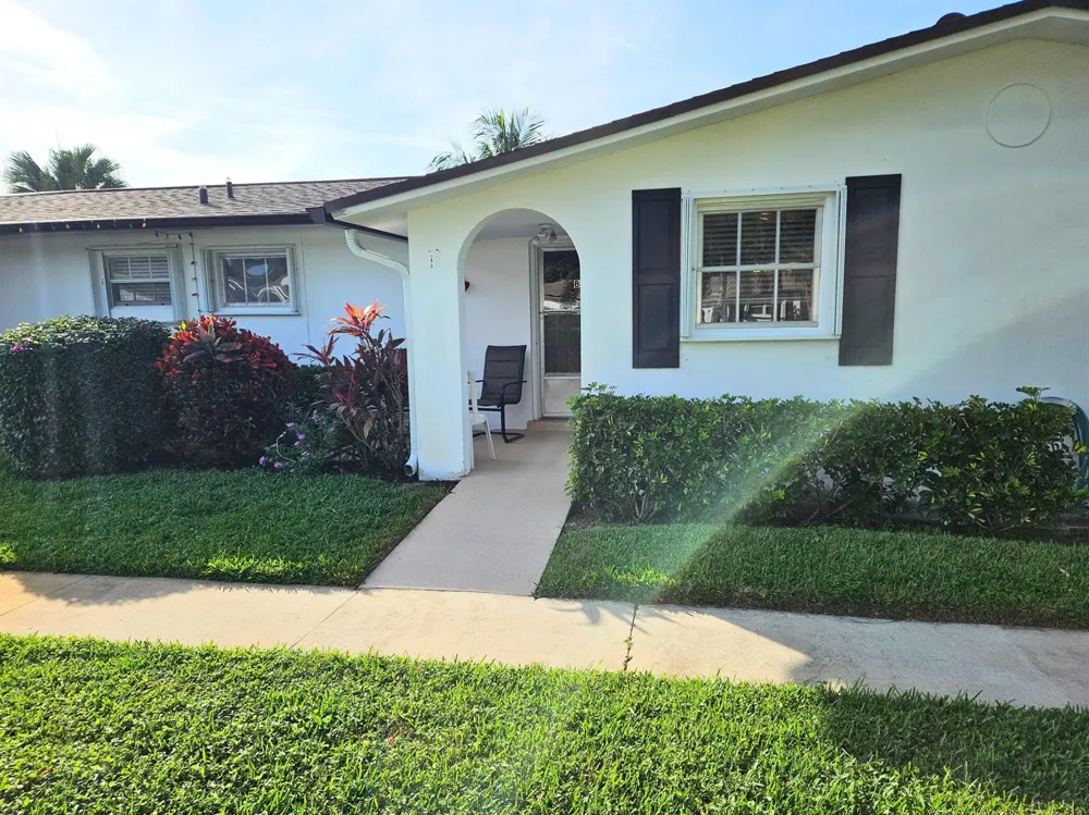 2920 CROSLEY DRIVE E #B West Palm Beach, FL 33415