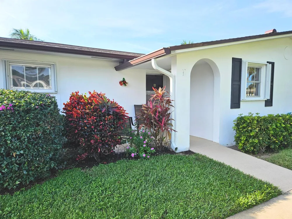 2920 CROSLEY DRIVE E #B West Palm Beach, FL 33415