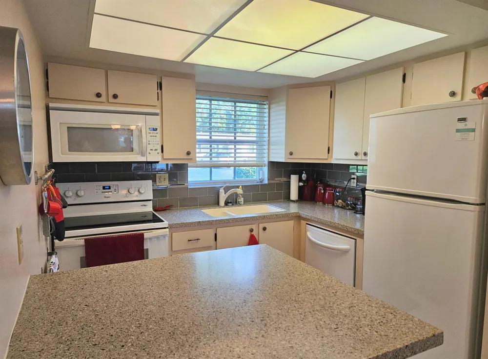 2920 CROSLEY DRIVE E #B West Palm Beach, FL 33415