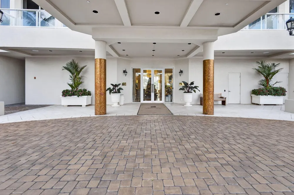 2700 Ocean Drive #905B Riviera Beach, FL 33404
