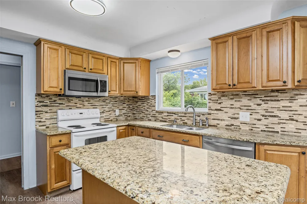 14361 W 10 Mile Road Oak Park City, MI 48237
