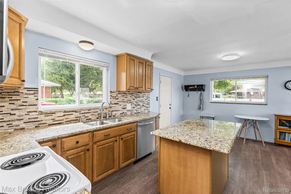 14361 W 10 Mile Road Oak Park City, MI 48237