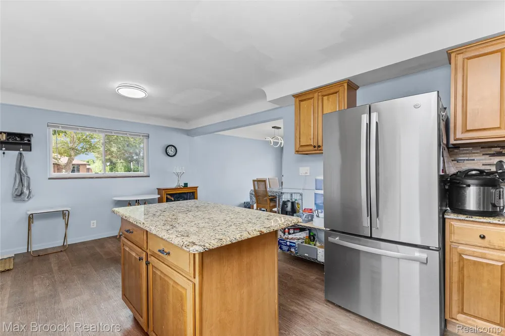14361 W 10 Mile Road Oak Park City, MI 48237