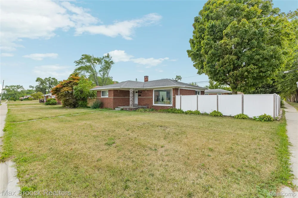 14361 W 10 Mile Road Oak Park City, MI 48237