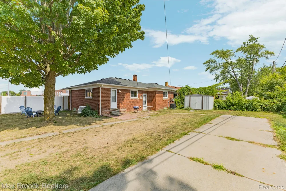 14361 W 10 Mile Road Oak Park City, MI 48237