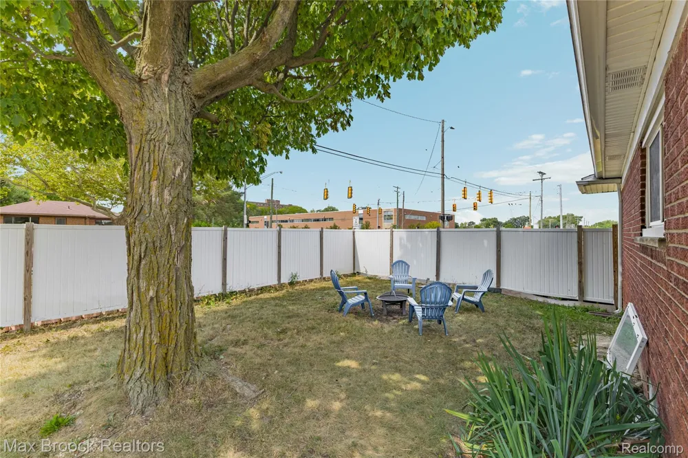 14361 W 10 Mile Road Oak Park City, MI 48237