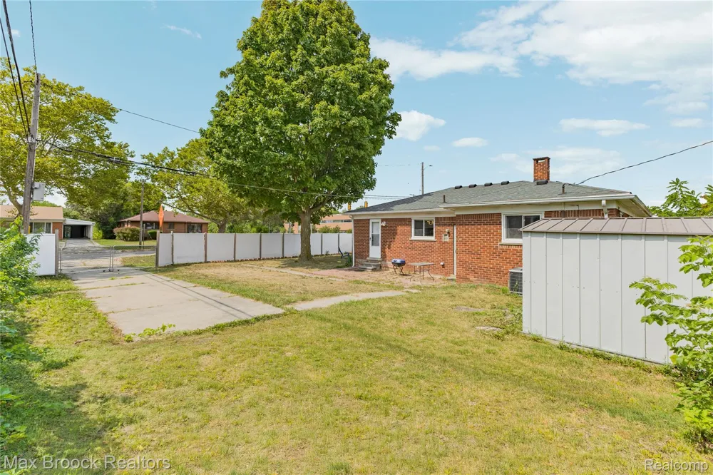 14361 W 10 Mile Road Oak Park City, MI 48237
