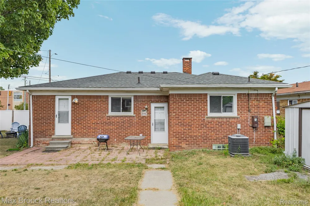 14361 W 10 Mile Road Oak Park City, MI 48237