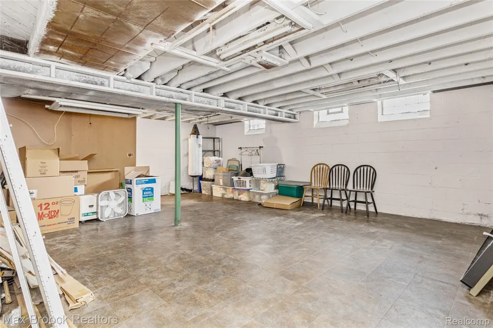 14361 W 10 Mile Road Oak Park City, MI 48237