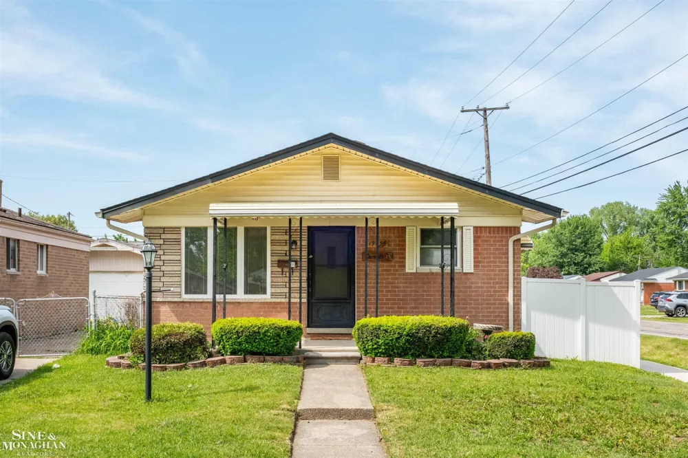 19655 Opal Street Clinton Charter Township, MI 48035