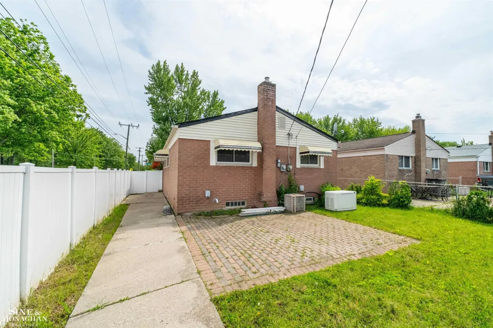 19655 Opal Street Clinton Charter Township, MI 48035