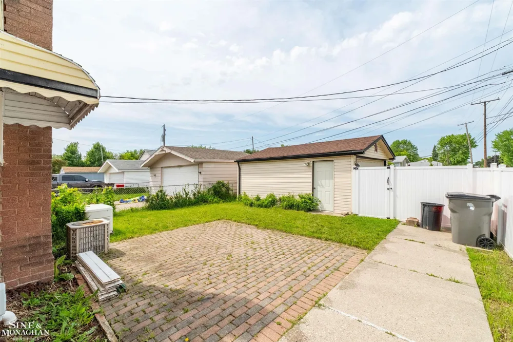 19655 Opal Street Clinton Charter Township, MI 48035