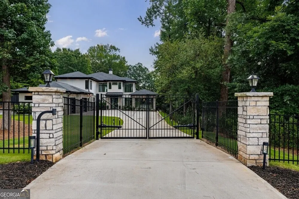 2873 Osborne RD Brookhaven, GA 30319