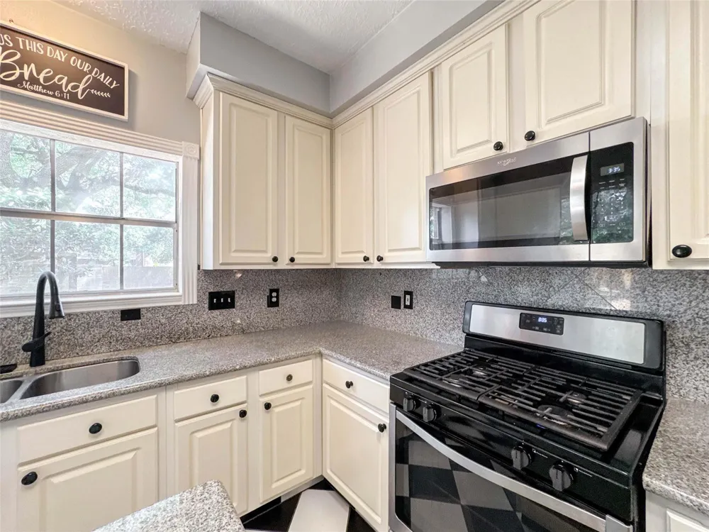 1250 Hunter Wood Drive League City, TX 77573